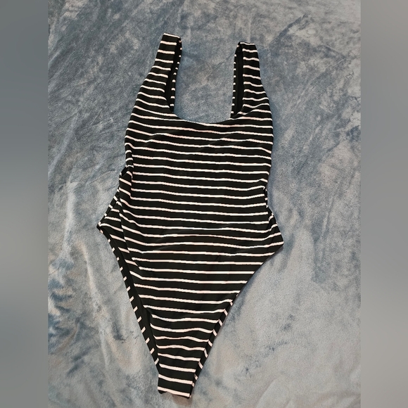Aerie Black and White Striped One Piece Swimsuit Size M - Picture 5 of 10